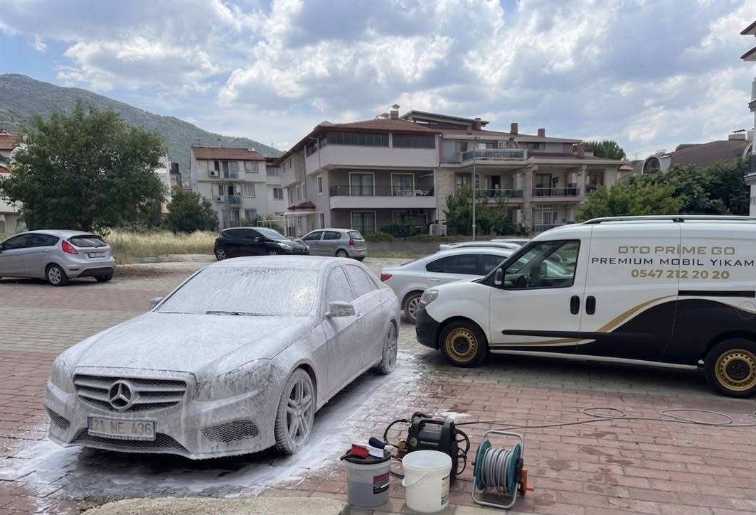 Dış yıkama — köpüklü araç yıkama Denizli